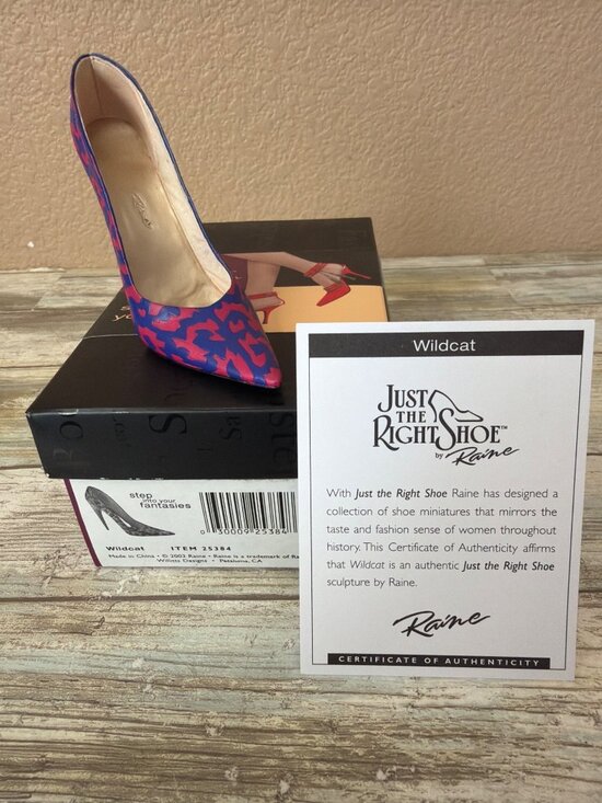 Just The Right Shoe Other - Just The Right Shoe Raine 2003 Wildcat Miniature Shoe Used w/ Box COA #25384